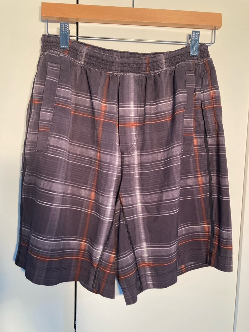 Lululemon Run Response Athletic Shorts L plaid grey with Orange Stripes